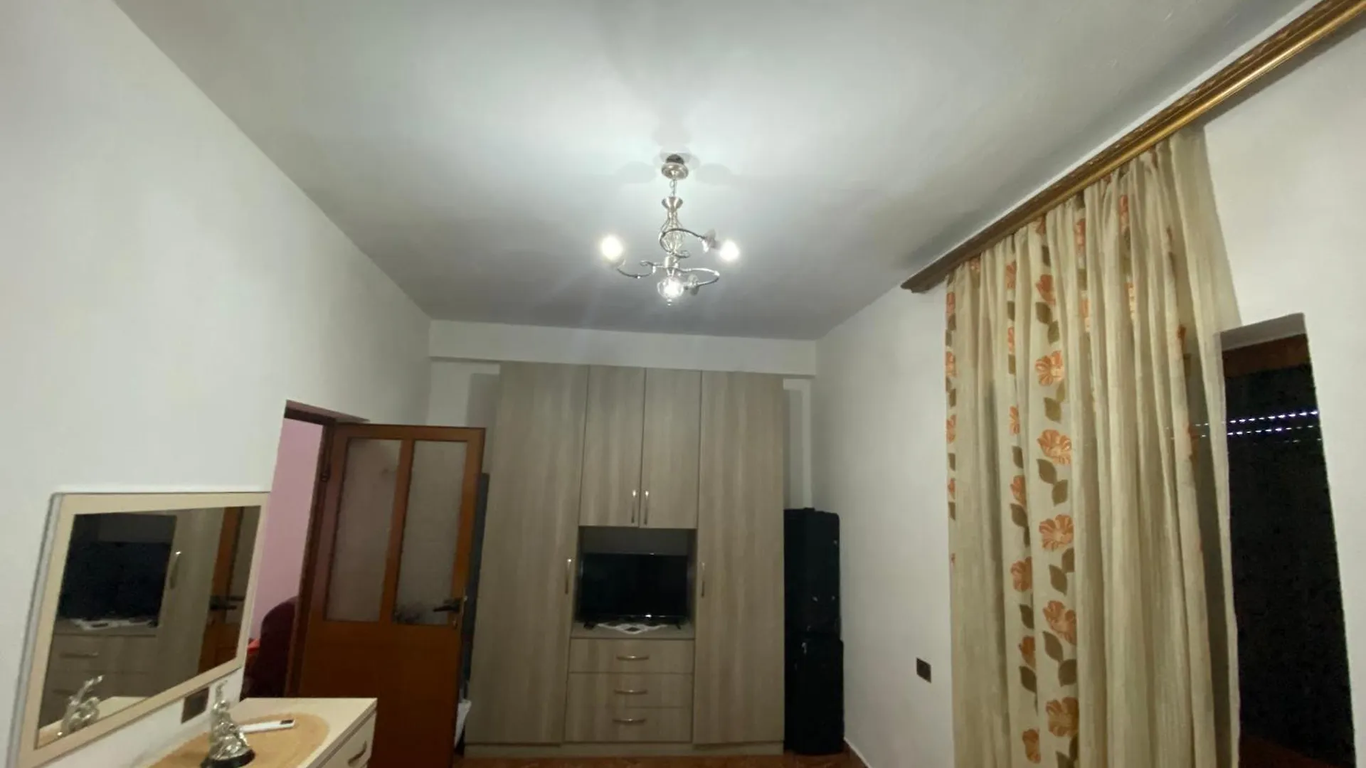 Kledi Apartment فلورا